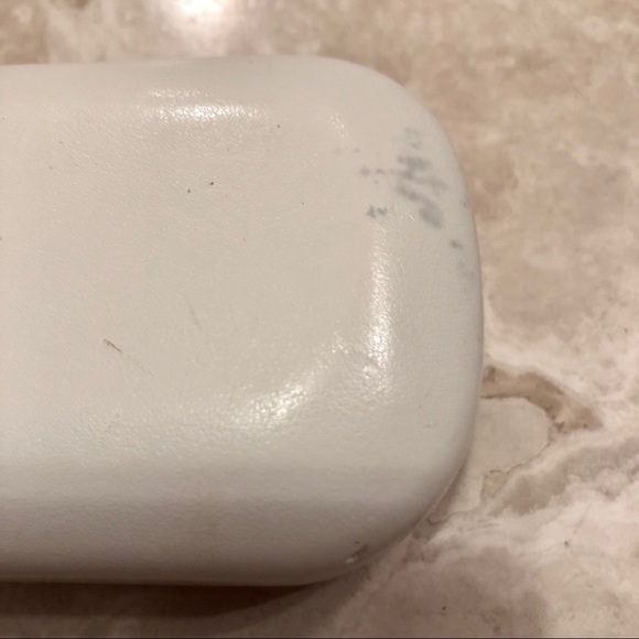 Marc Jacobs Sunglasses Case White/Black Interior - Picture 5 of 6